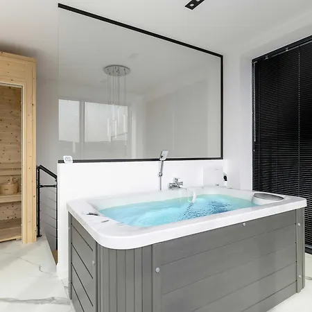 Appartement Dwupoziomowy W Krakowie Z Sauna, Parkingiem I Tarasem By Renters Prestige
